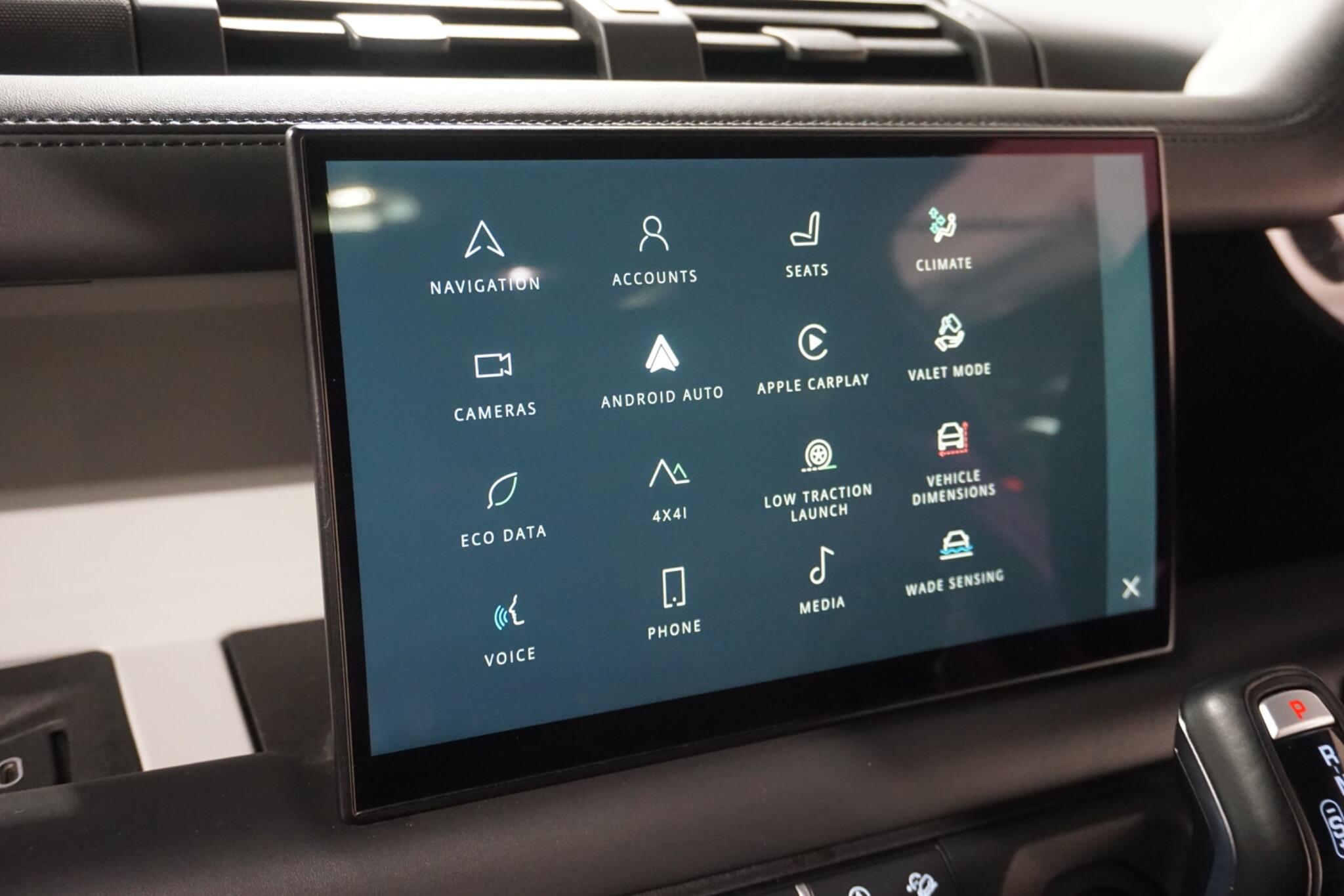 Land Rover Defender 90 3.0 D250 MHEV X-Dynamic HSE SUV 3dr Diesel Auto 4WD Euro 6 (s/s) (250 ps)